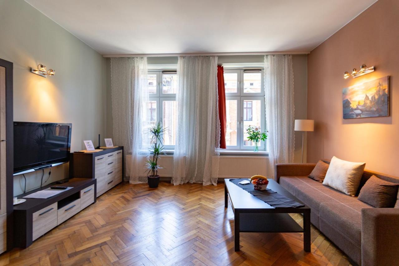 Spacious, Central & Artistic W/Brand New Bathroom! クラクフ エクステリア 写真